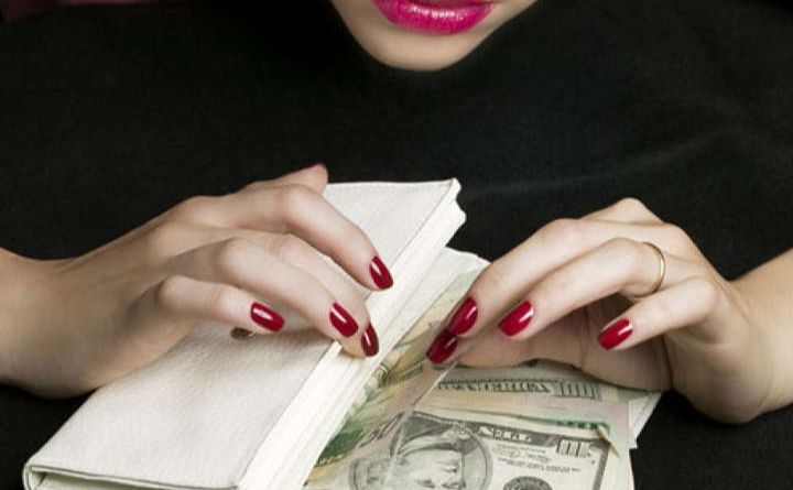 Представилася працівницею СБУ — і видурила 100 тисяч гривень