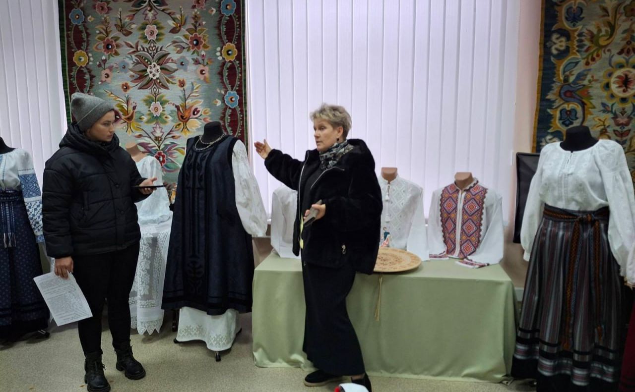 Всеукраїнський центр вишивки та килимарства регулярно проводить екскурсії