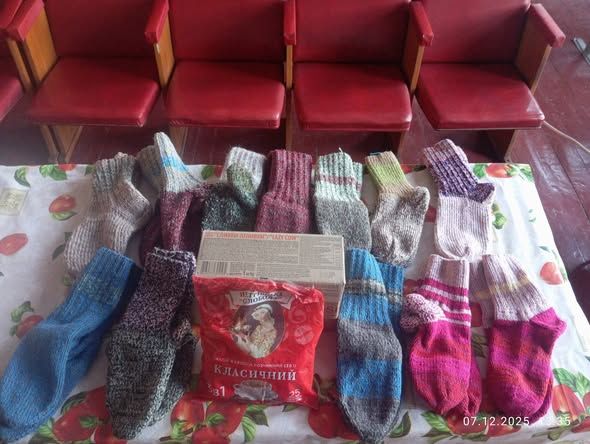 Малобакайці відправили на фронт майже півсотні пар шкарпеток