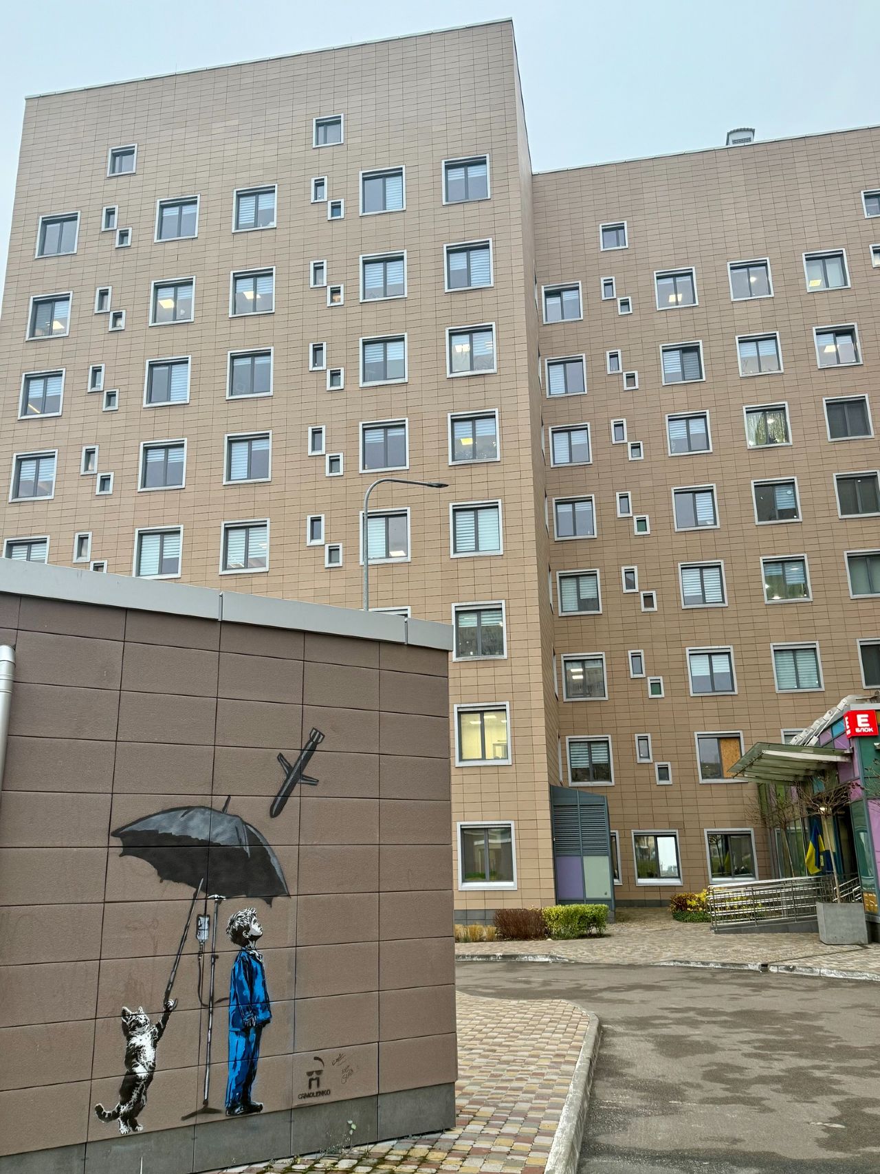 У «Охматдиті» створили мурал, присвячений захисту дітей під час війни