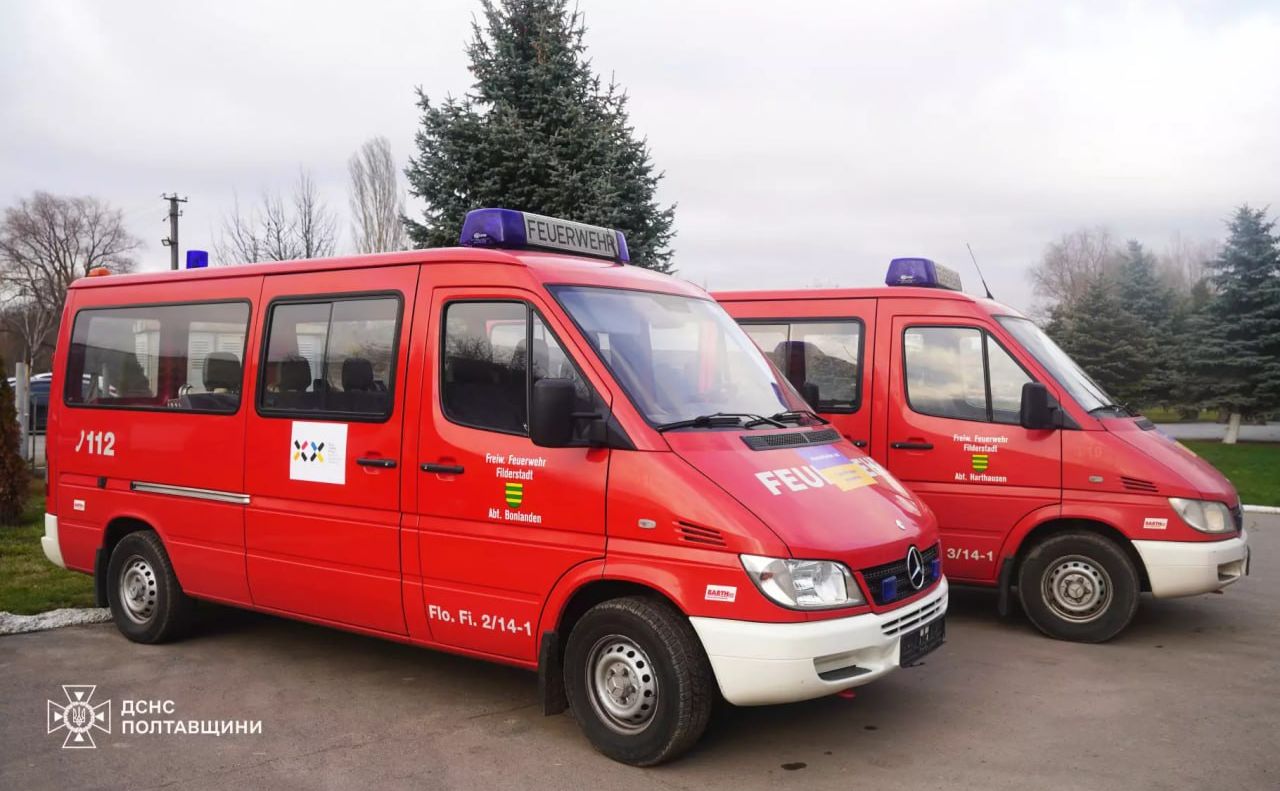 Полтавські рятувальники отримали два пожежні автомобілі