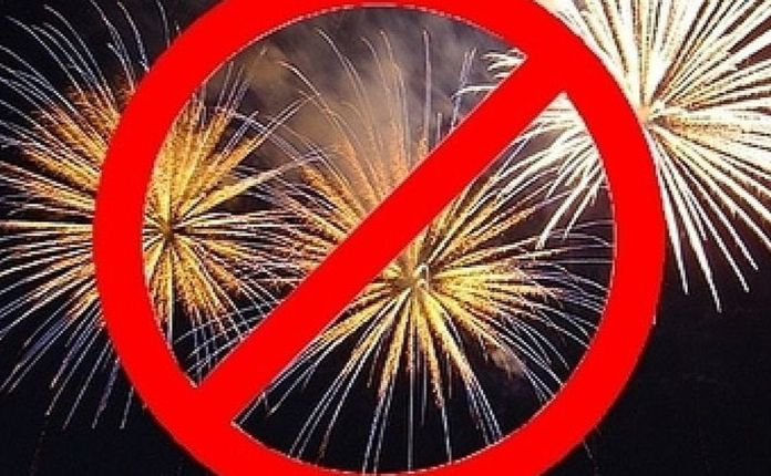 В Україні продовжує діяти заборона на використання салютів і феєрверків