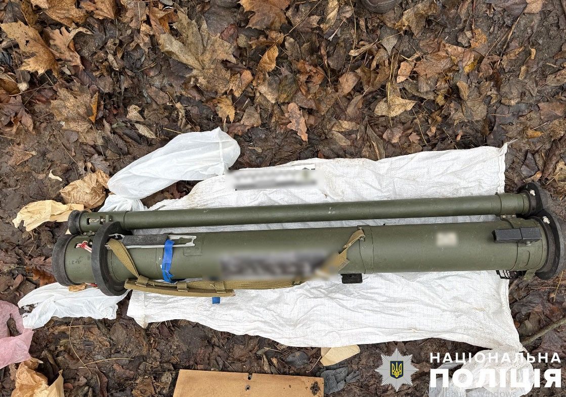 У лісосмузі на Полтавщині виявили сховок зі зброєю