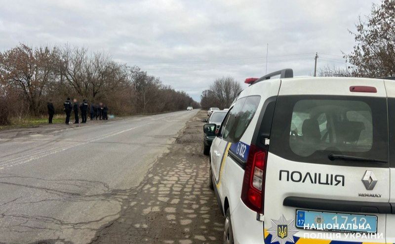 На узбіччі дороги поблизу Кременчука знайшли тіло жінки