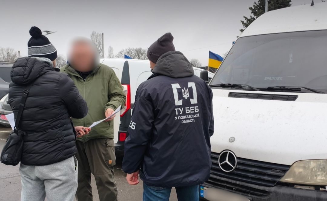 Детективи БЕБ передали військовим авто, яке зловмисники використовували у схемі торгівлі пальним