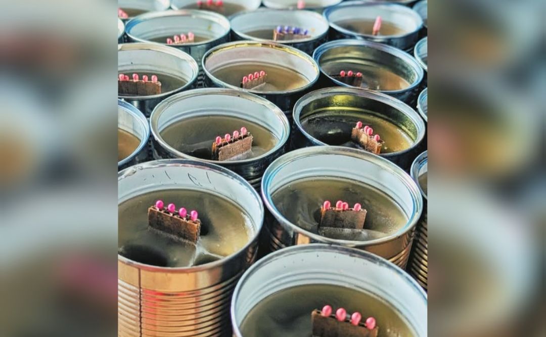 Остап’євські волонтери пропонують військовим окопні свічки