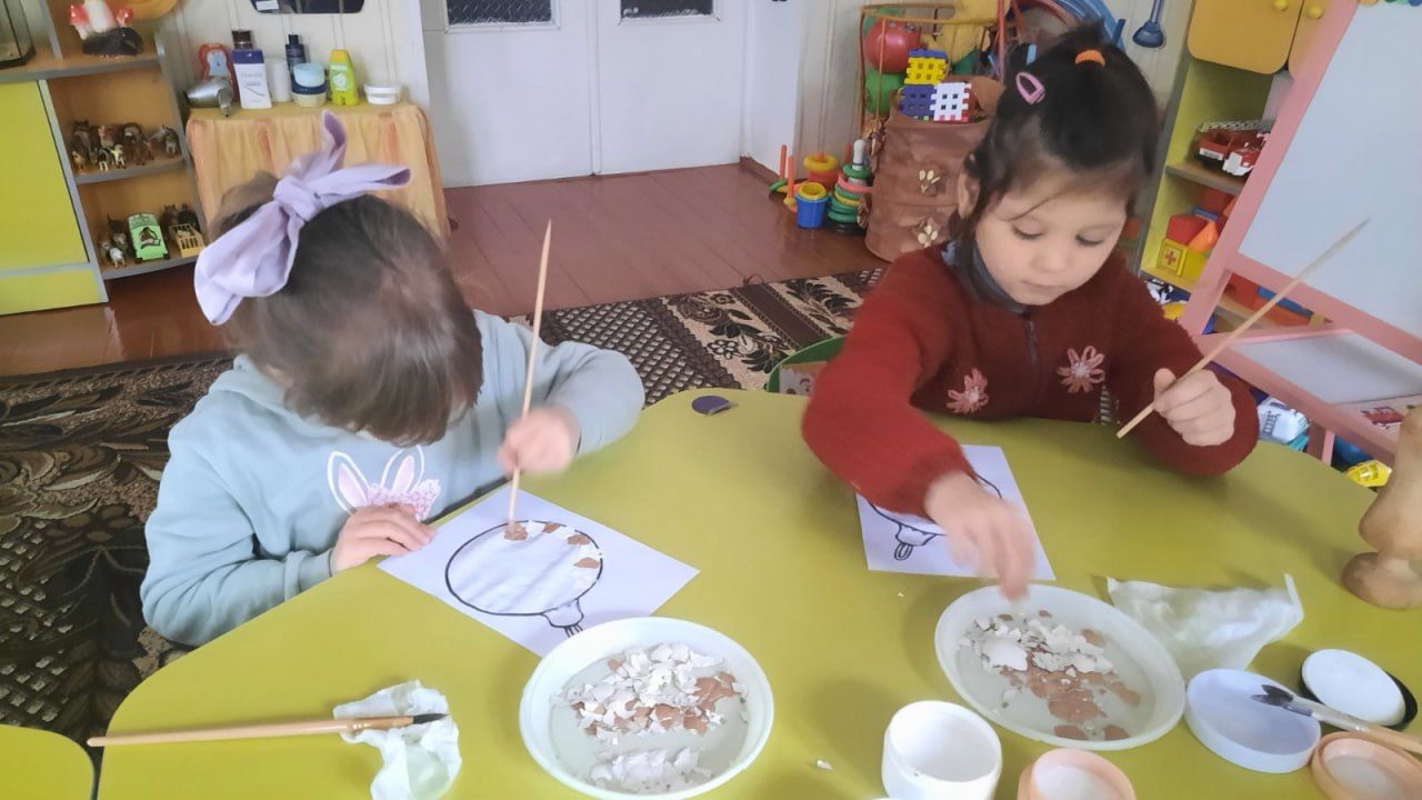 Вихованці Решетилівської філії ПОЕНЦУМ виготовляють новорічні екоприкраси