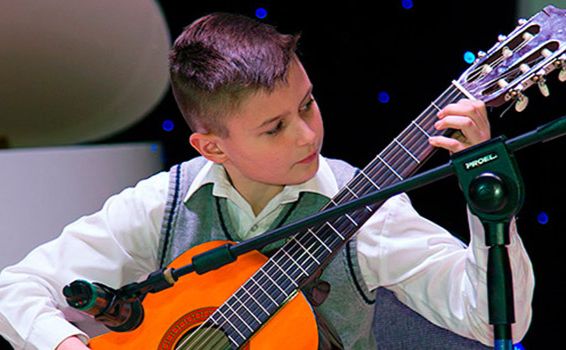 Дитяча школа мистецтв запрошує на навчання у клас гітари