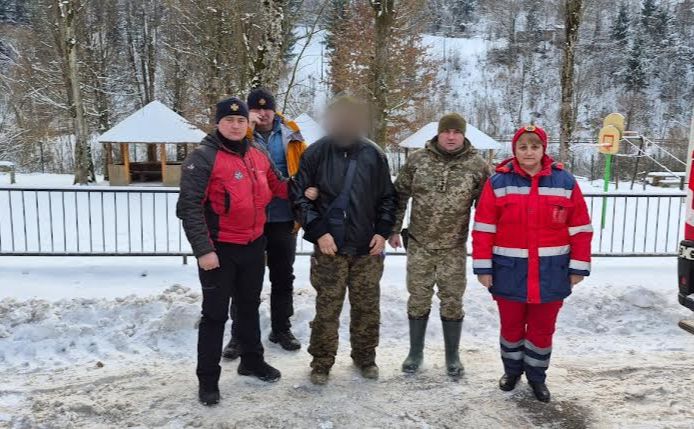 Прикордонники врятували зі снігового полону: житель Полтавщини ледь не загинув у горах