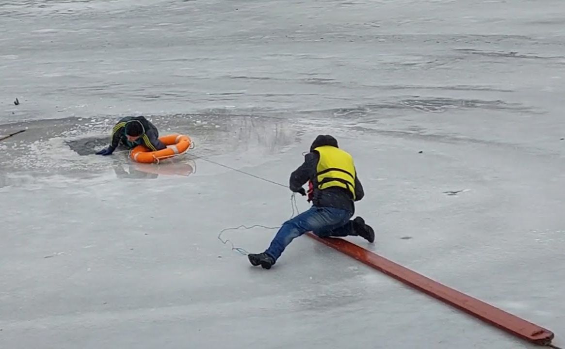 Решетилівські рятувальники закликають не виходити на лід