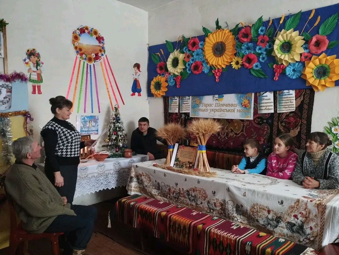 «Водохресні традиції: у Потічанському СБК провела народознавчу годину