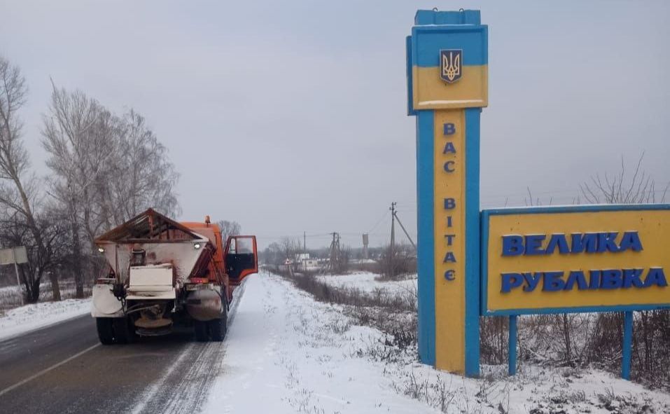 Дороги Полтавщини чистили понад 30 одиниць техніки