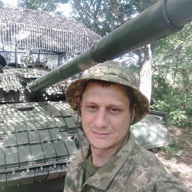 Не вистачає 250 тисяч, щоб викупити мініекскаватор для війська