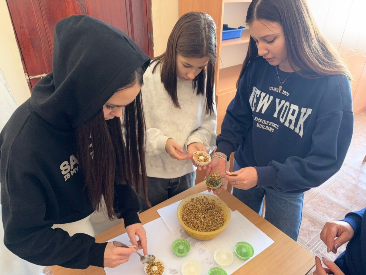 Решетилівські дітлахи відвідали майстерку із виготовлення еко-годівничок