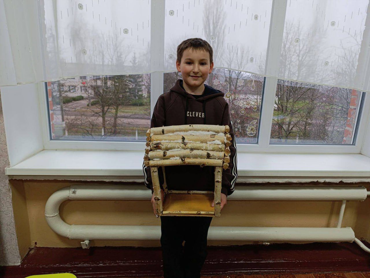 Малобакайські школярі підгодовують птахів взимку