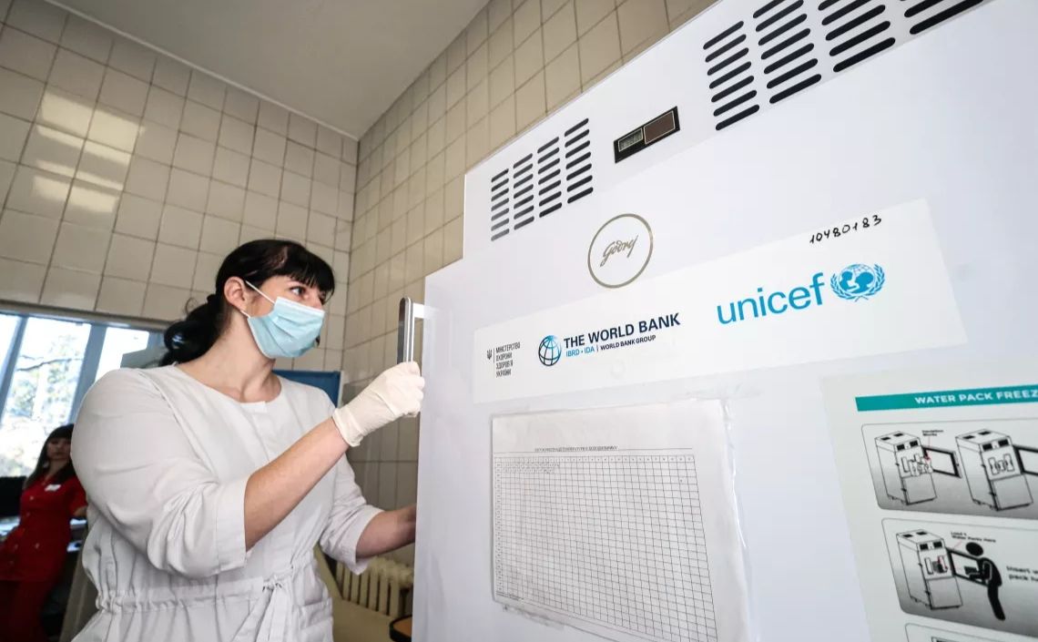 Міжнародні благодійники доставили в Україну партію медвиробів та вакцини