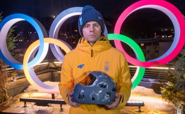 Владислав Гераскевич виставить на аукціон «шолом пам’яті» задля допомоги Україні