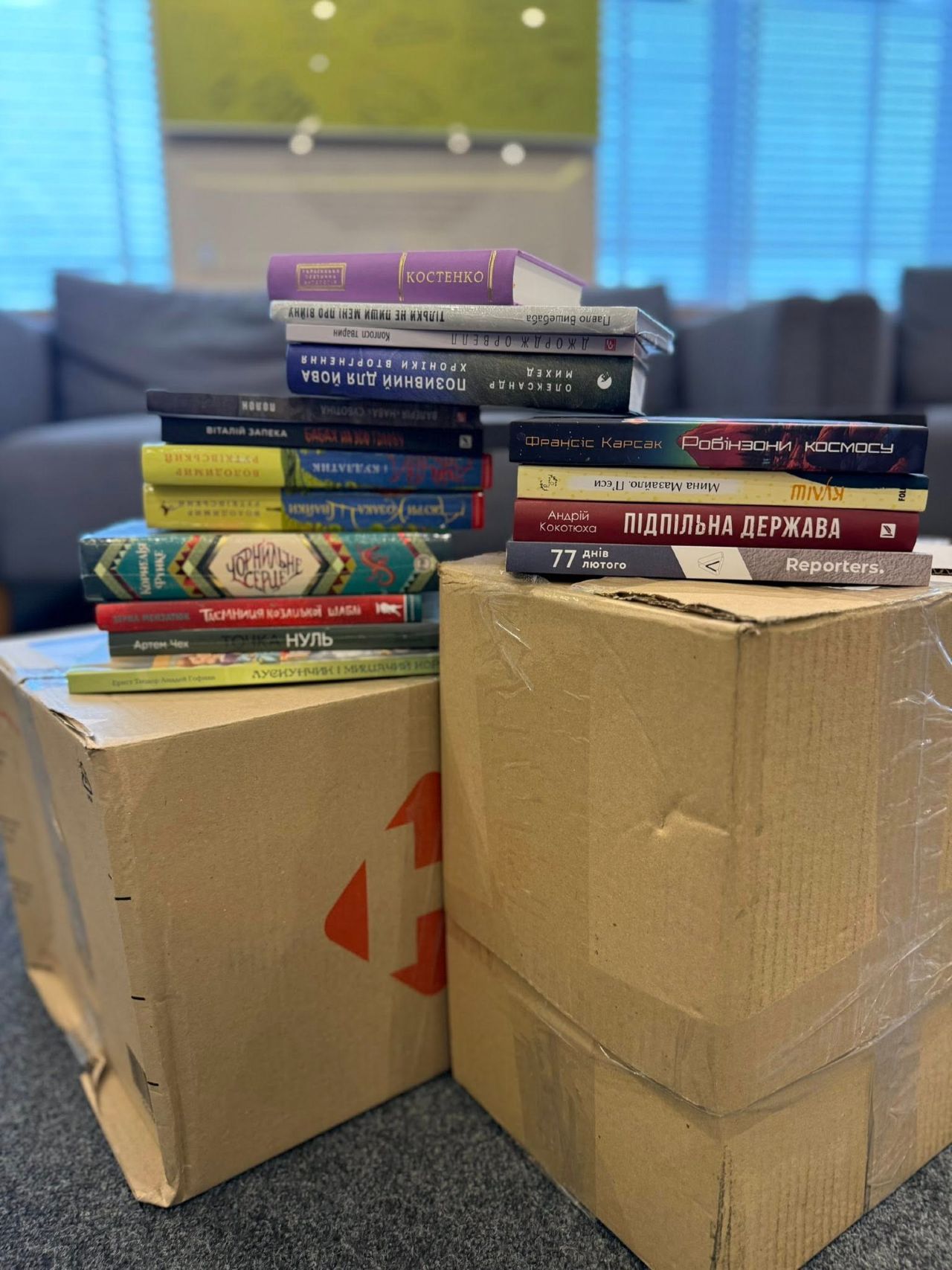 Олександр Біленький подарував книги двом шкільним бібліотекам Решетилівської громади