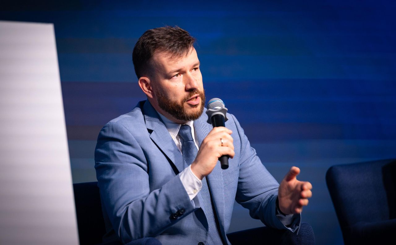 Денис Улютін