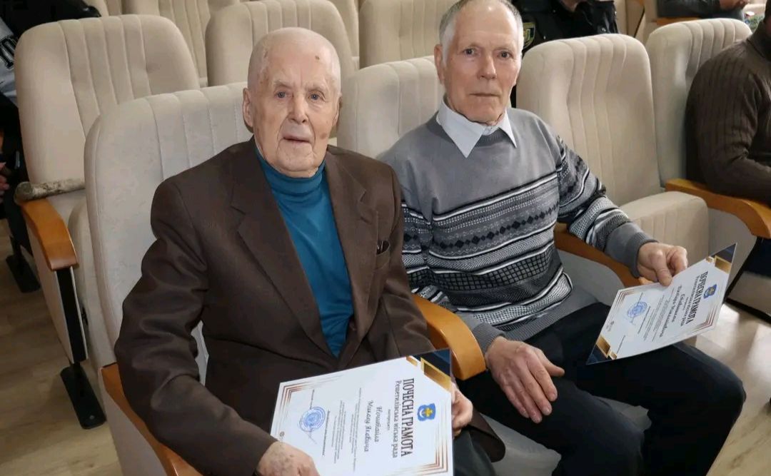 Оксана Дядюнова відзначила місцевих авторів з нагоди Дня письменника