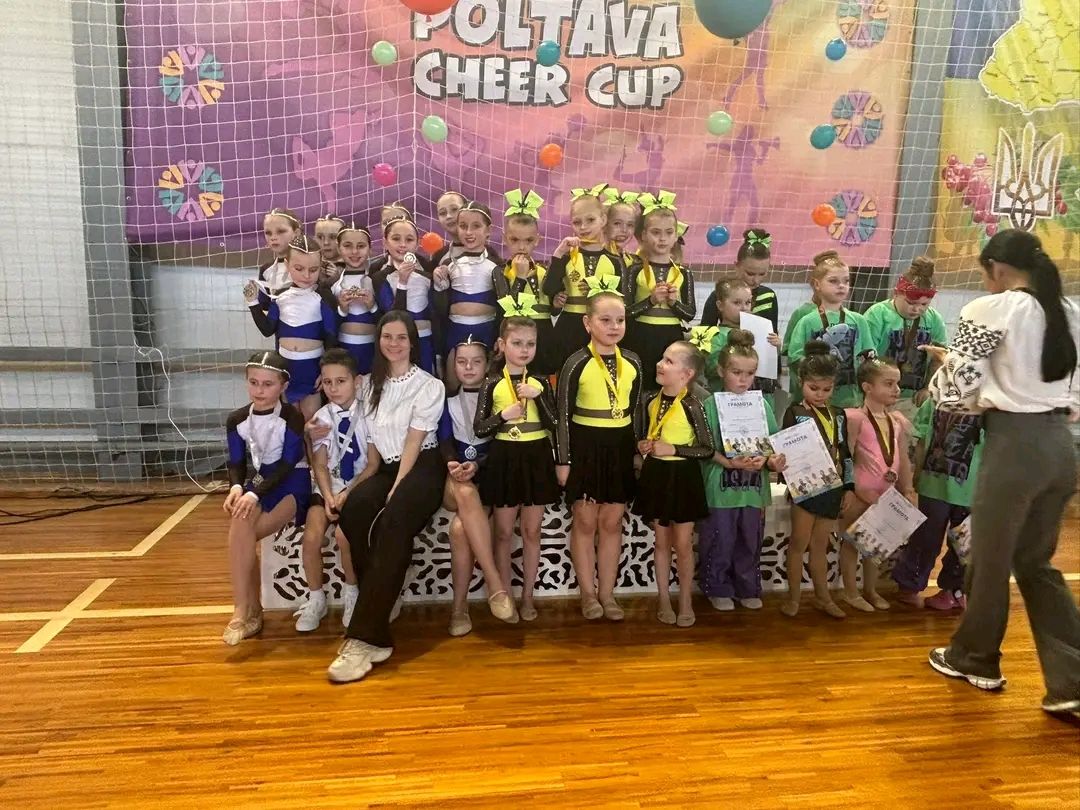 Черлідерки із «Мрії» привезли з Полтави 11 нагород