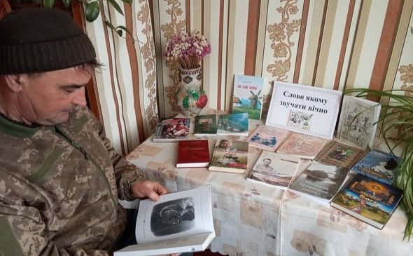 У книгозбірнях працюють виставки до Дня письменника