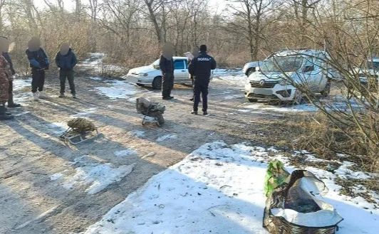 У «Кременчуцьких Плавнях» браконьєри ловили рибу сітками з-під криги