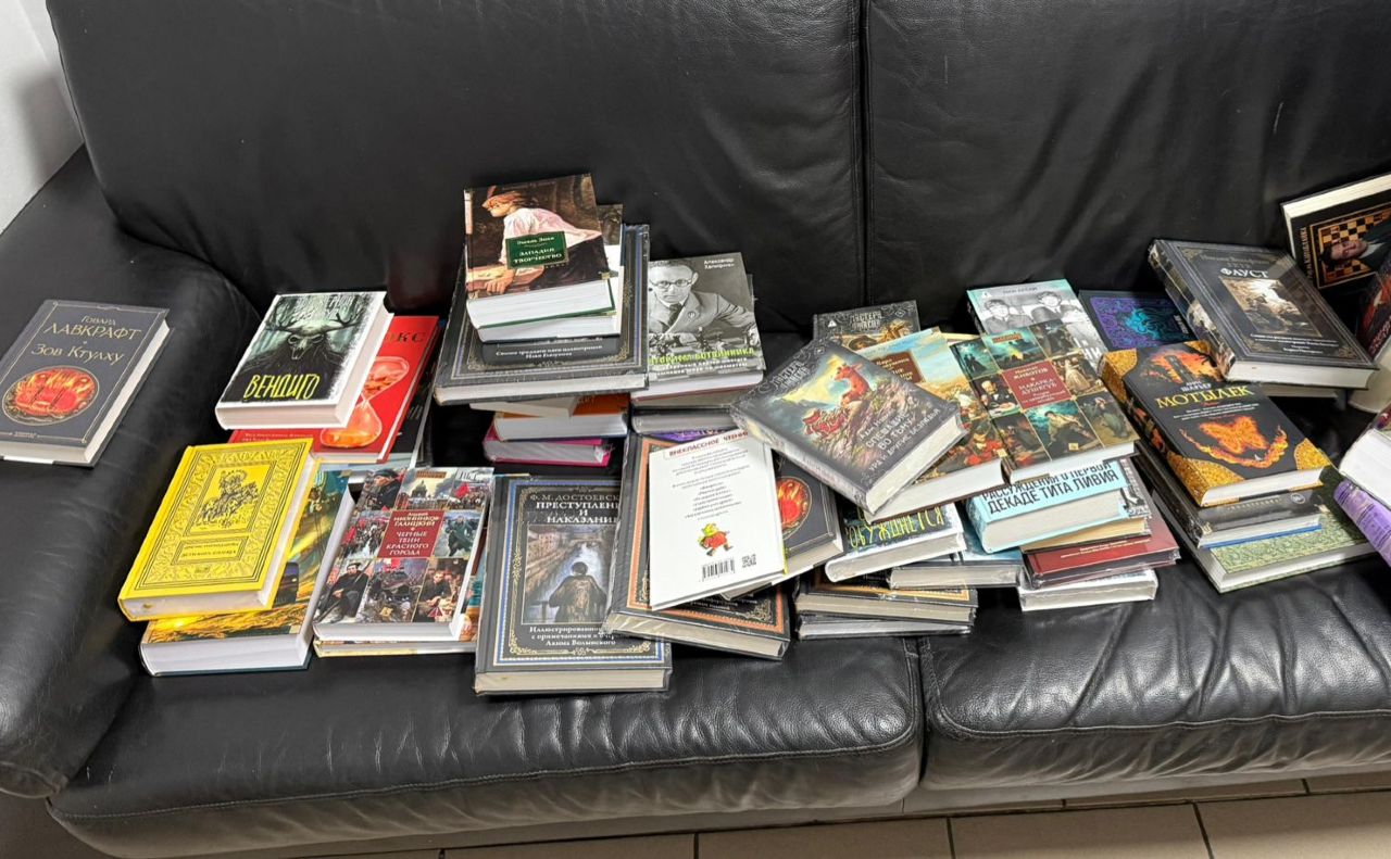 Мешканець Полтави намагався провезти до України книги, видані на території Росії та Білорусі