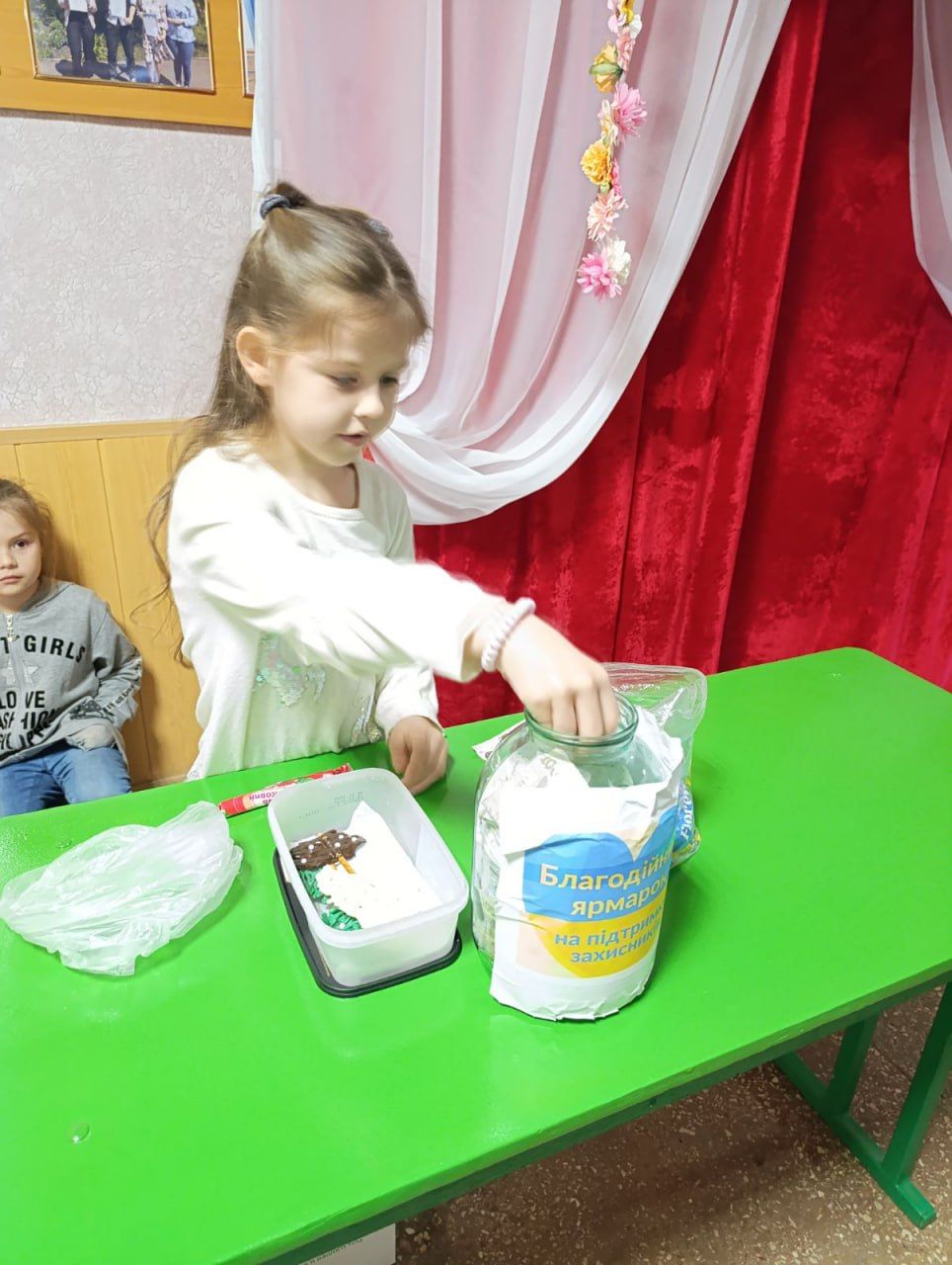 Піщанські школярі зібрали понад 7 тисяч на благодійному ярмарку