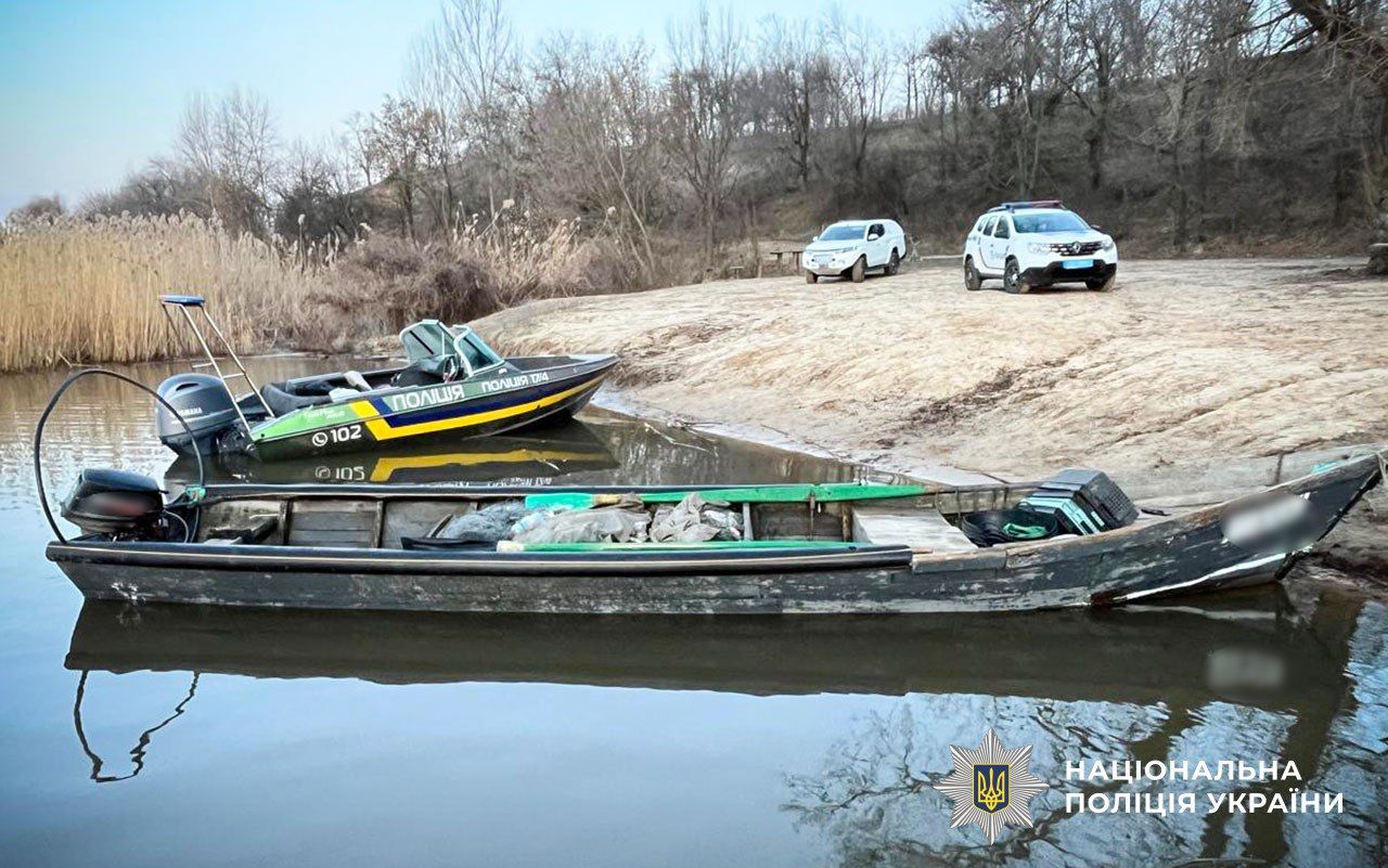 На Кам’янському водосховищі браконьєр наловив сітками півтонни риби