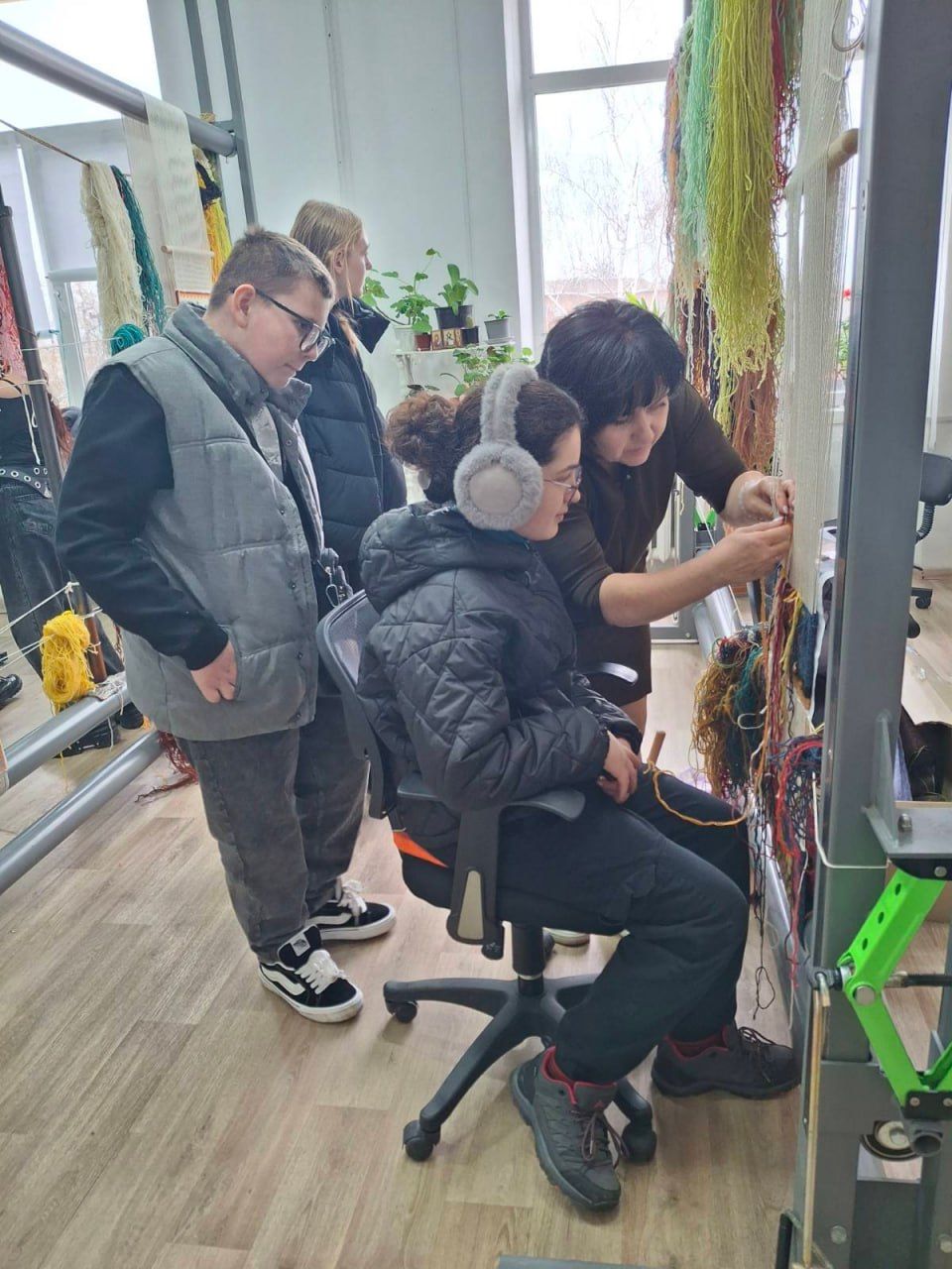 Всеукраїнський центр вишивки та килимарства відвідали освітяни та учні із Харківщини