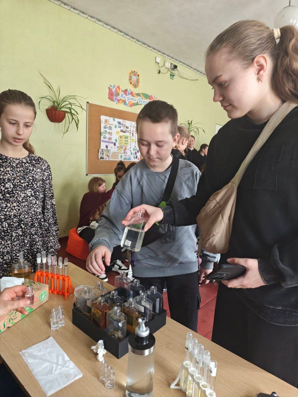 Демидівські дітлахи відвідали майстерку із виготовлення аромо-композицій