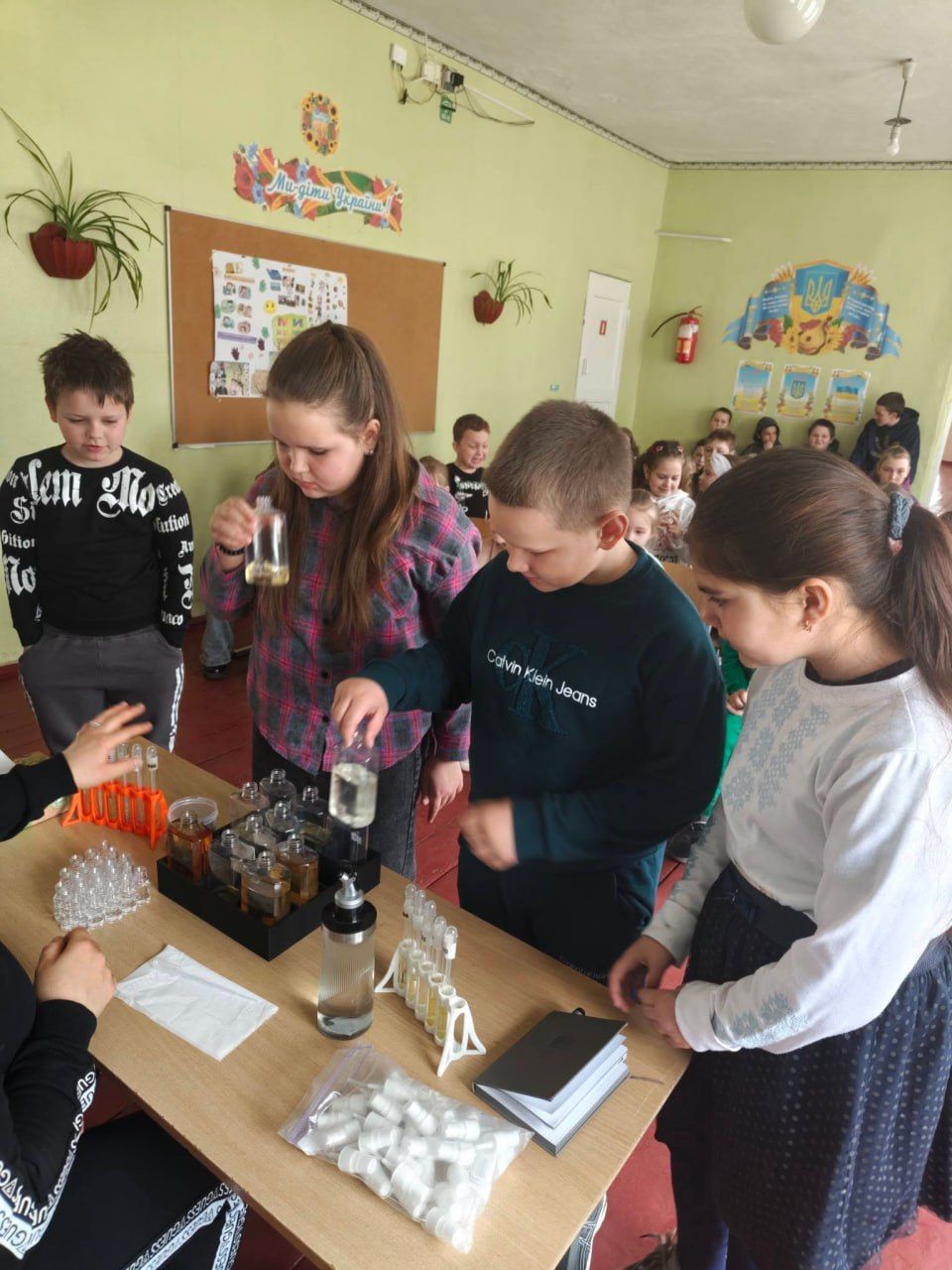 Демидівські дітлахи відвідали майстерку із виготовлення аромо-композицій