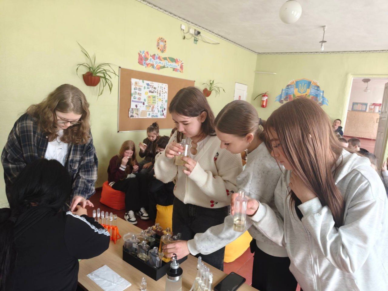 Демидівські дітлахи відвідали майстерку із виготовлення аромо-композицій
