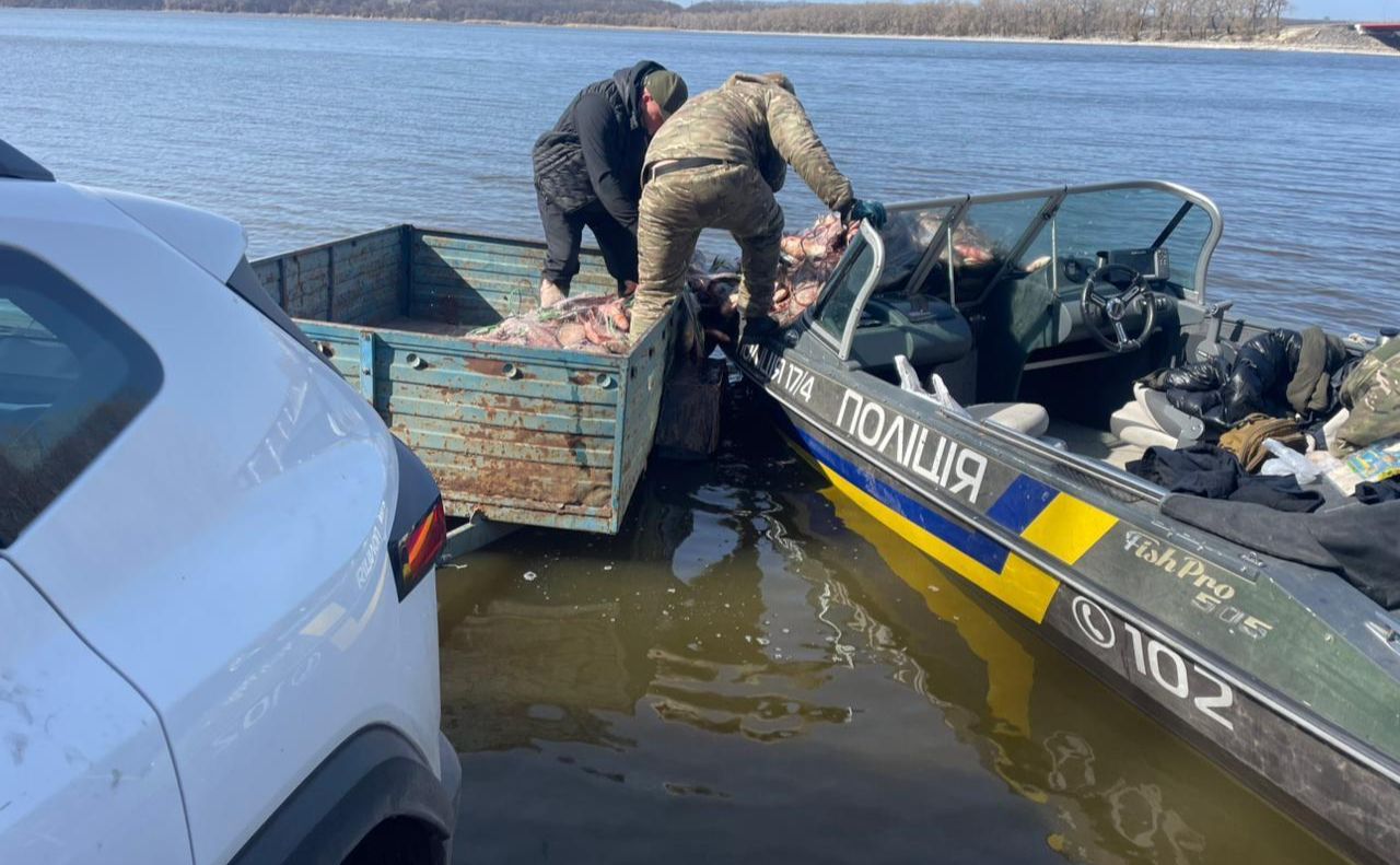 На Кременчуцькому водосховищі вилучили браконьєрські сітки