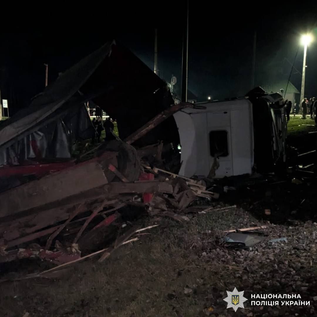 На переїзді вантажівка врізалася у поїзд «Харків–Полтава»