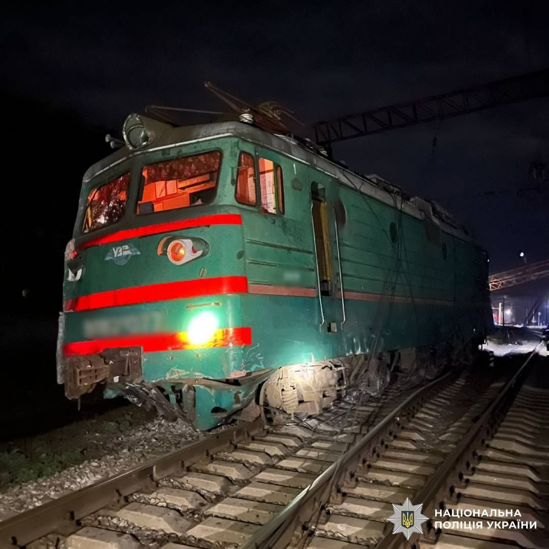 На переїзді вантажівка врізалася у поїзд «Харків–Полтава»