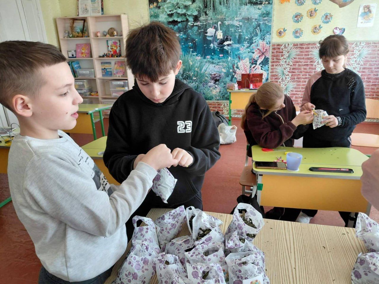 «Благодійний кошик»: глибокобалківські школярі зібрали допомогу для захисників