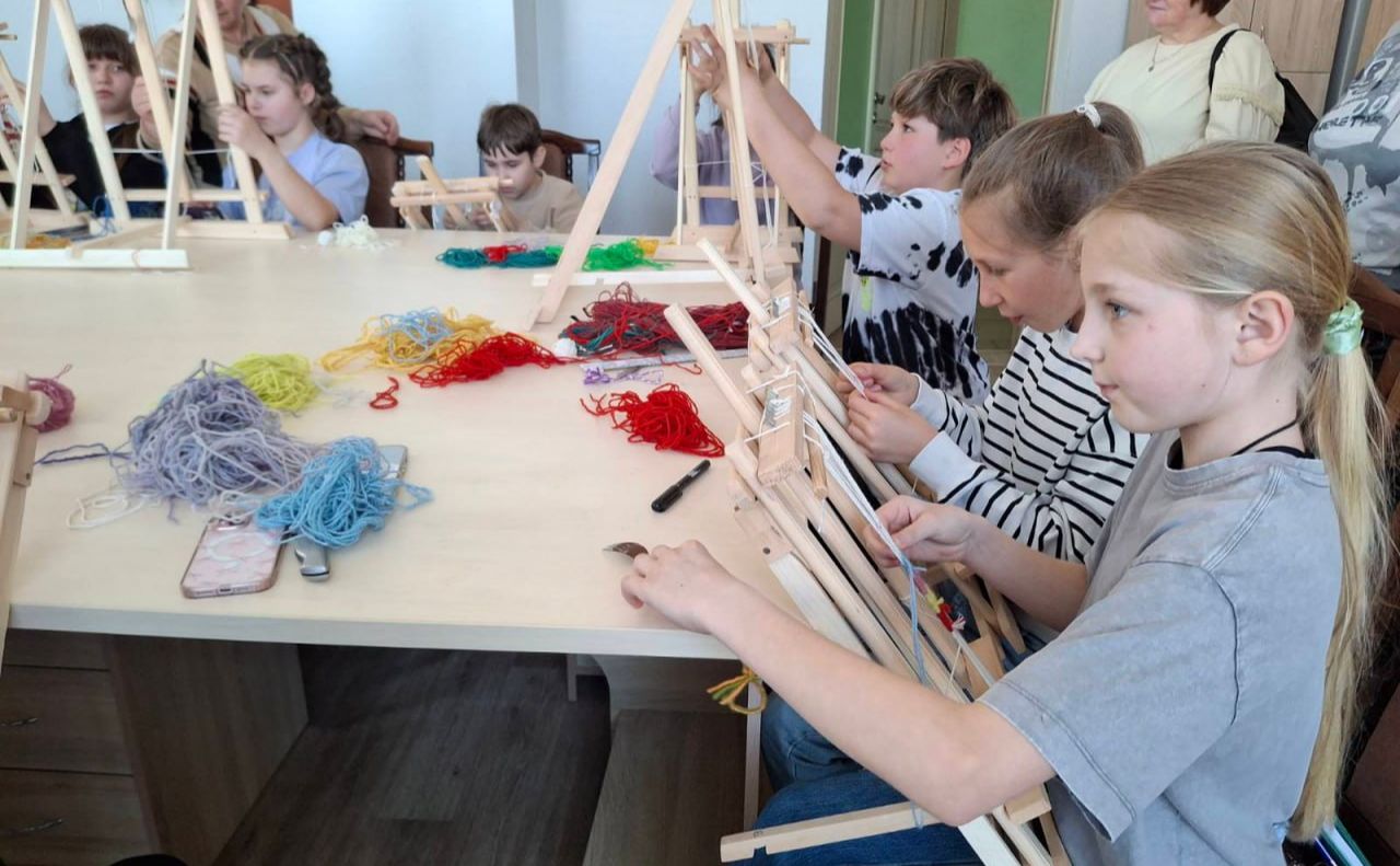 Кременчуцькі школярі відвідали Всеукраїнський центр вишивки і килимарства