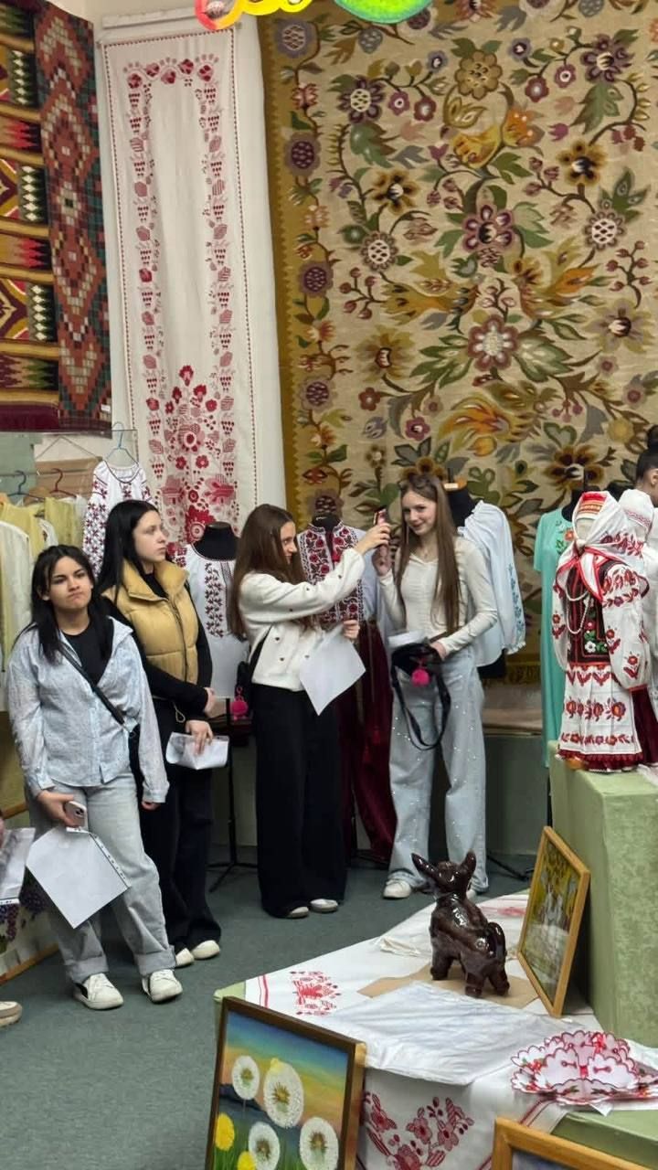 Покровські школярі відвідали «Великодній ярмарок» у художньому ліцеї