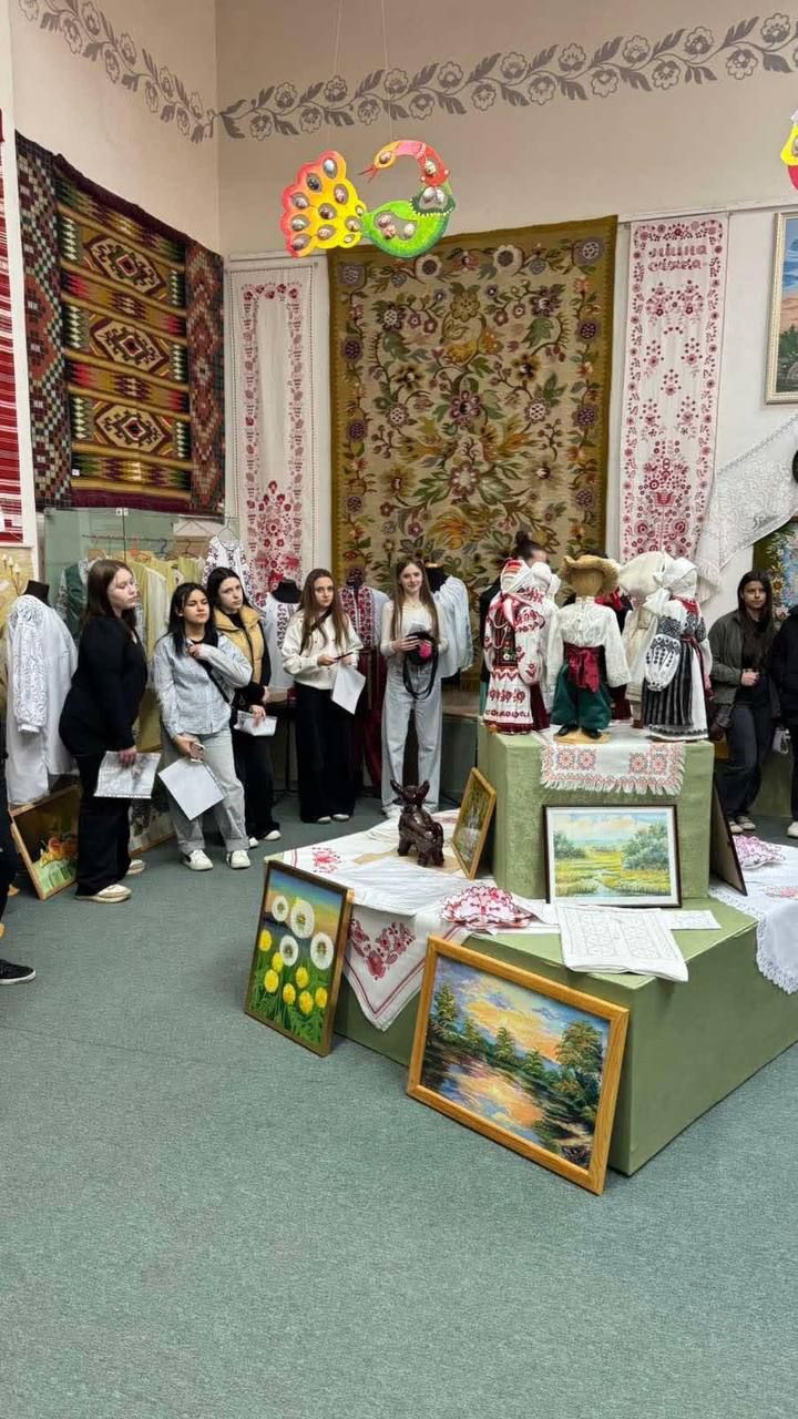 Покровські школярі відвідали «Великодній ярмарок» у художньому ліцеї