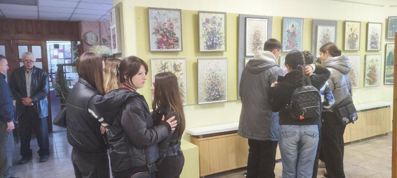 Глибокобалківські школярі відвідали персональну виставка заслуженого художника України Володимира Мазура