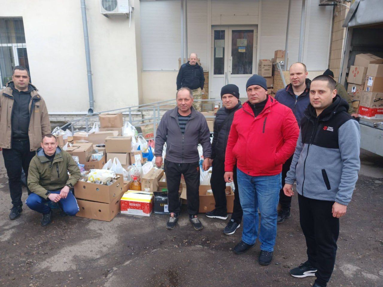 Решетилівський відділ освіти зібрав гостинці для захисників