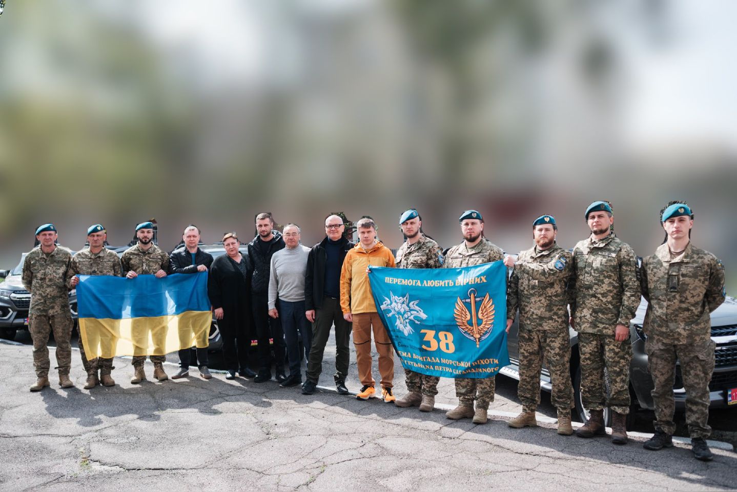 З Полтавщини на фронт передали 5 новеньких пікапів