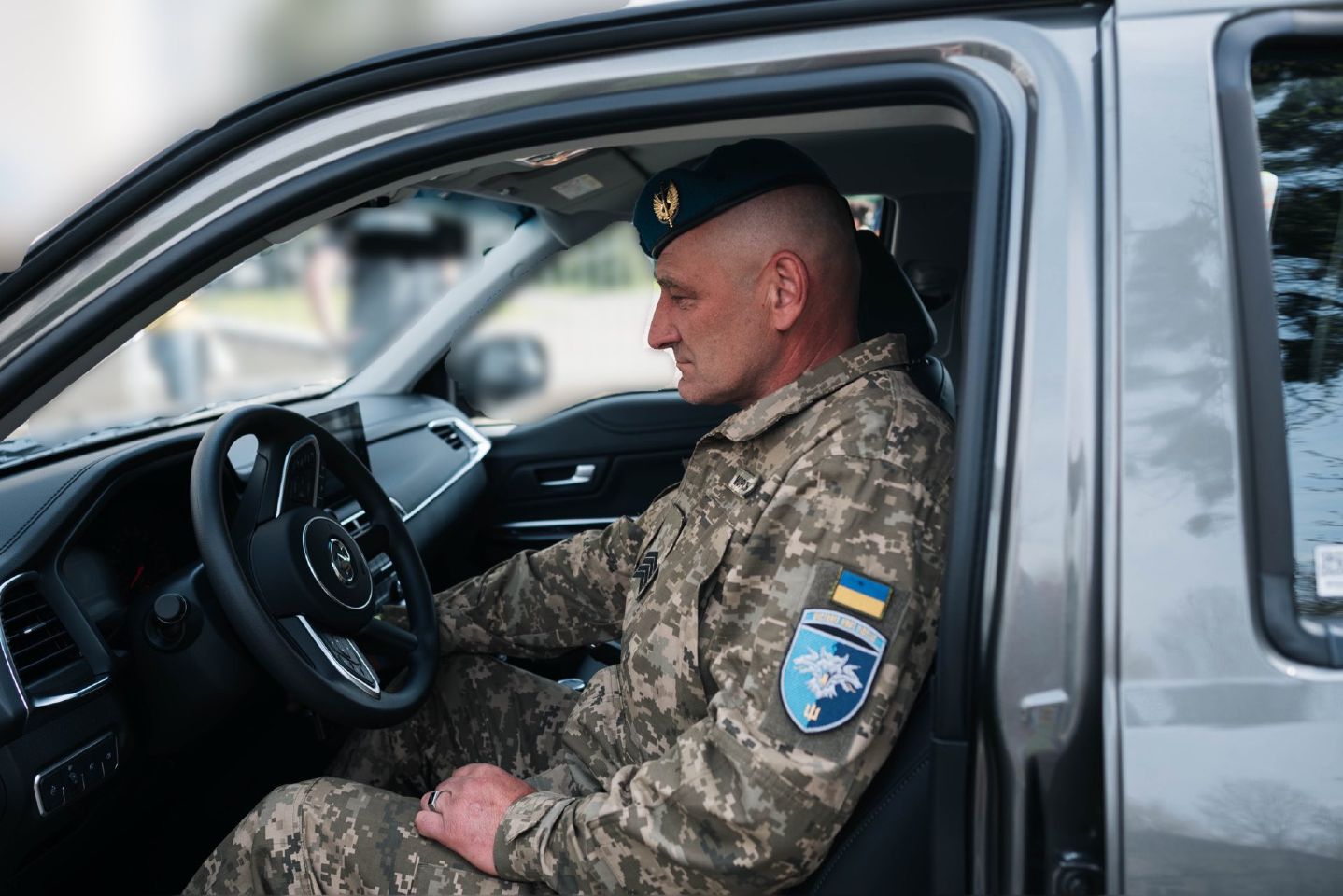 З Полтавщини на фронт передали 5 новеньких пікапів