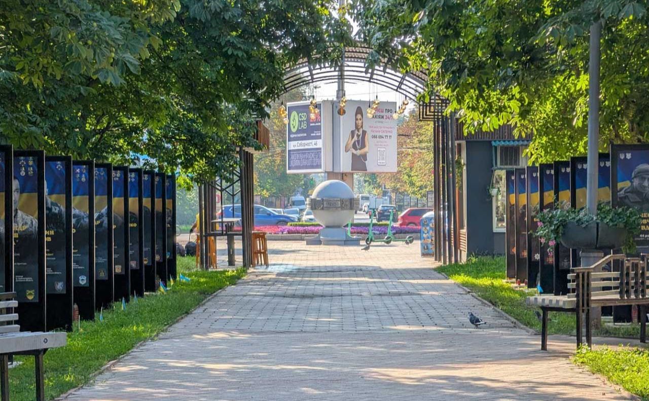 Місце тиші: на Алеї Героїв у Полтаві заборонять ненормативну лексику та їздити на велосипедах