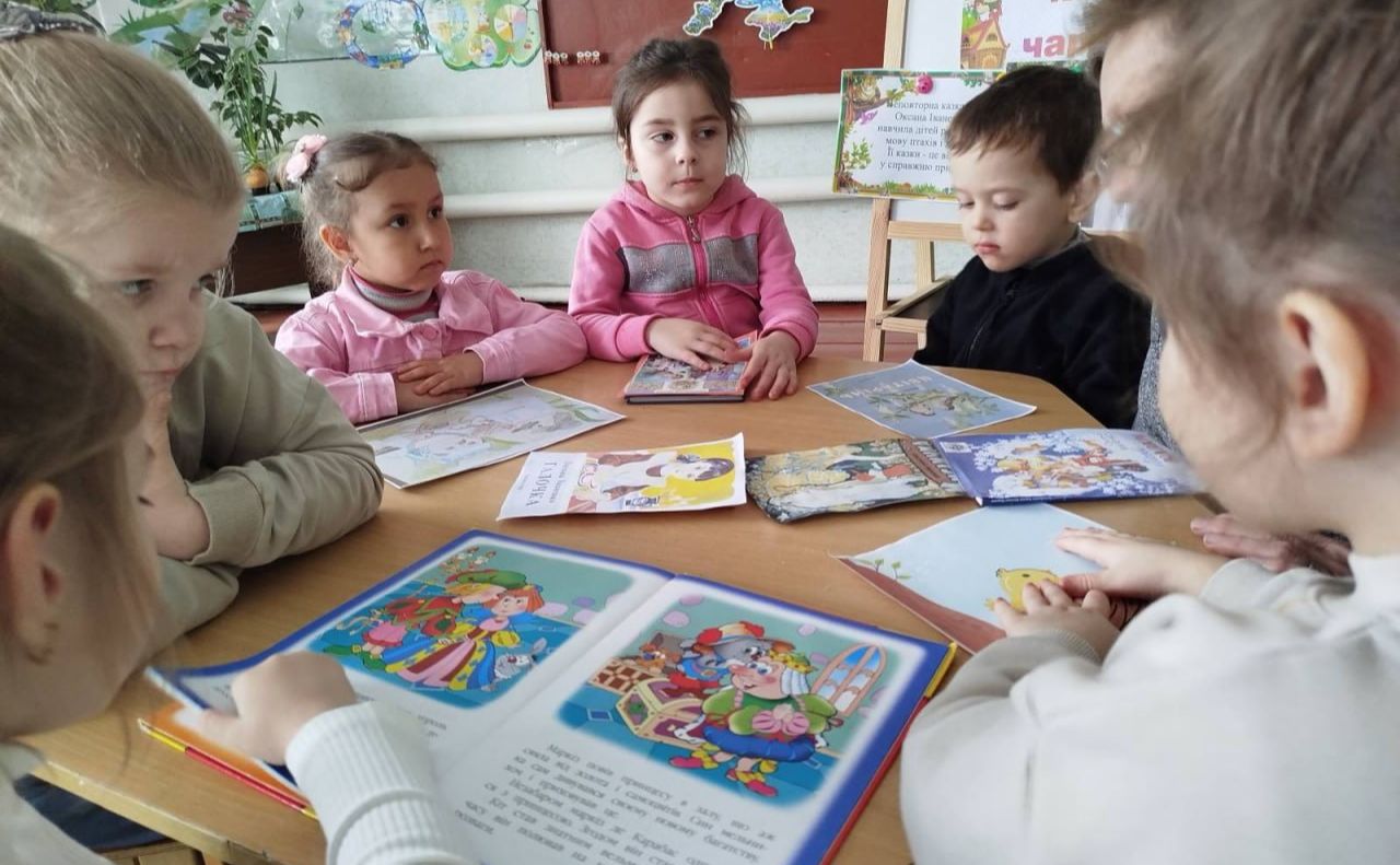 Для колотіївських дошкільнят провели бібліозахід