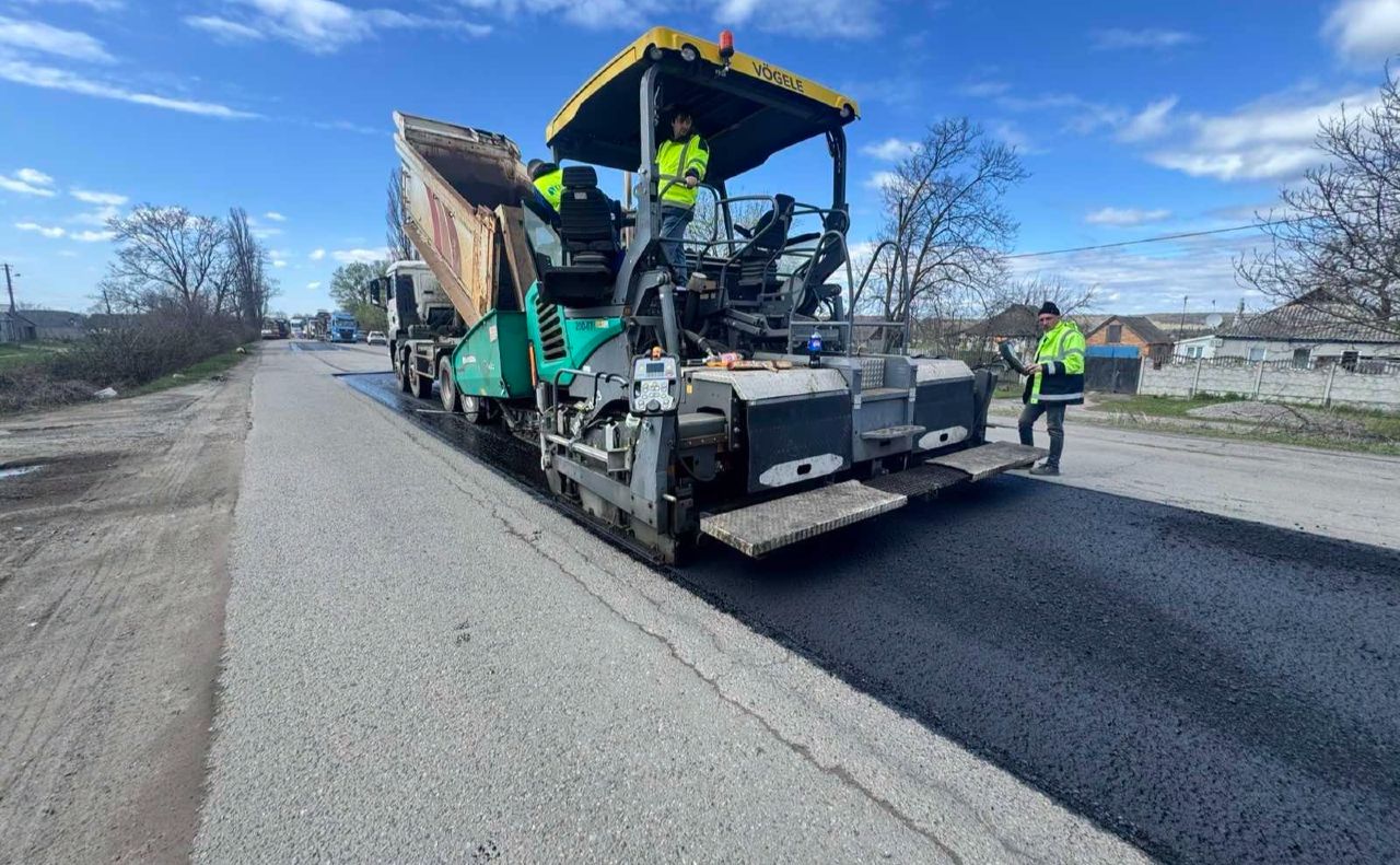 За тиждень шляховики на Полтавщині відремонтували понад 57 тисяч м² державних доріг
