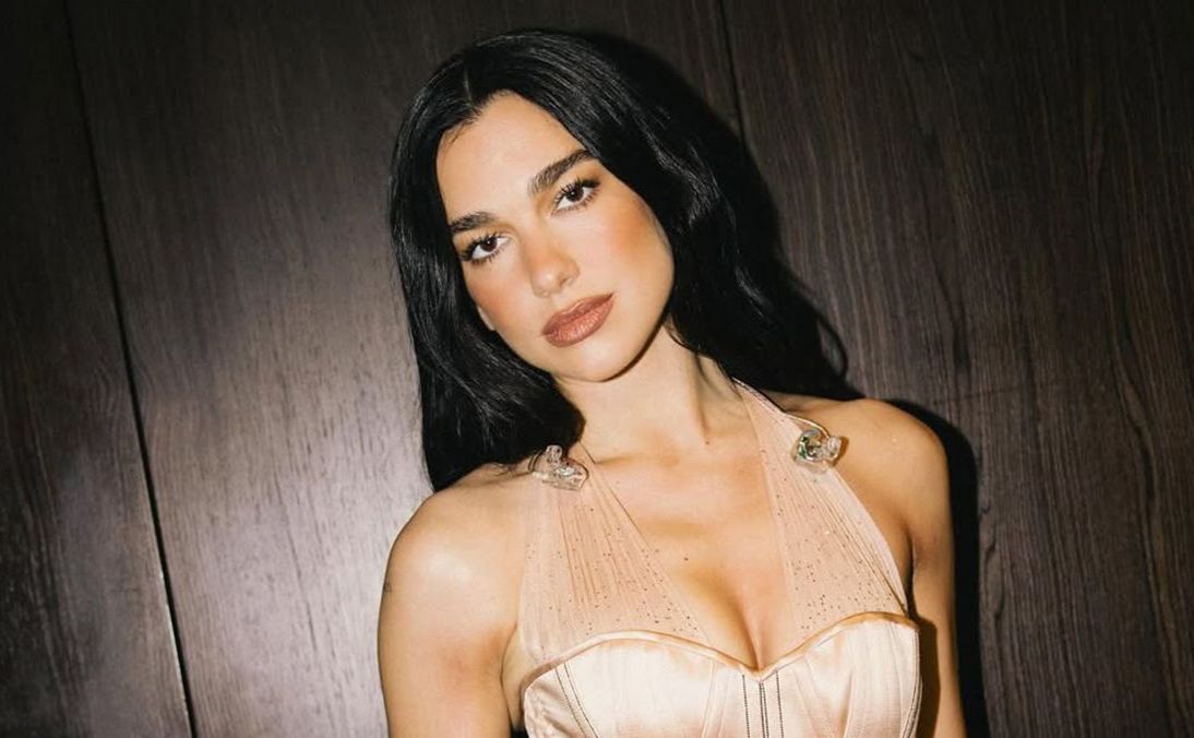 Дуа Ліпа та її платформа придбали евакуаційний пікап для українських медиків