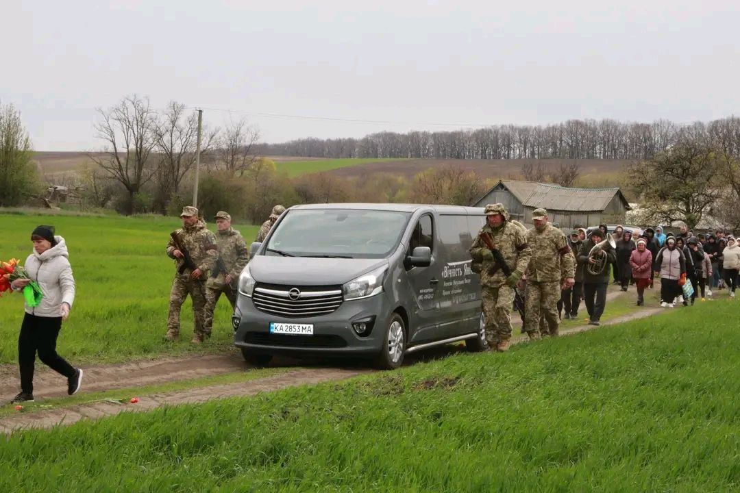 У Решетилівській громаді провели в останню путь захисника Павла Бондаря